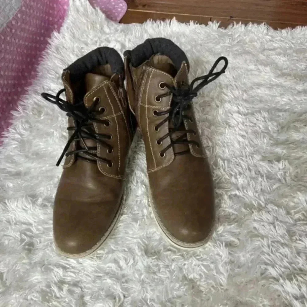 Steve Madden Blynx side zip boots Size 6